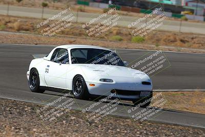 media/Oct-01-2022-Team Topak Racing (Sat) [[f860fb51be]]/2-Inter Low 2/session 1 turn 3/